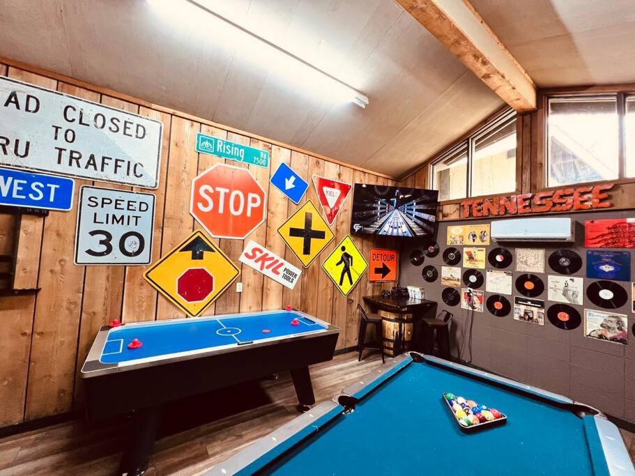 Bourbon Hollow Lodge With Hot Tub And Pool Plus Game Room Only 5 Min To Downtown Gatlinburg Dış mekan fotoğraf