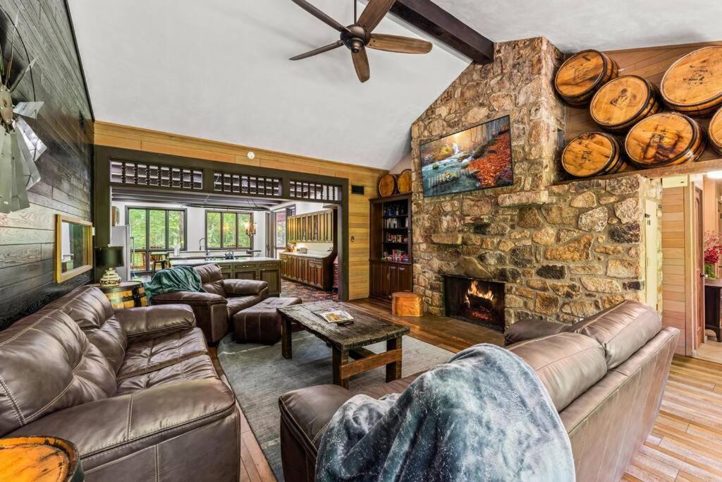Bourbon Hollow Lodge With Hot Tub And Pool Plus Game Room Only 5 Min To Downtown Gatlinburg Dış mekan fotoğraf