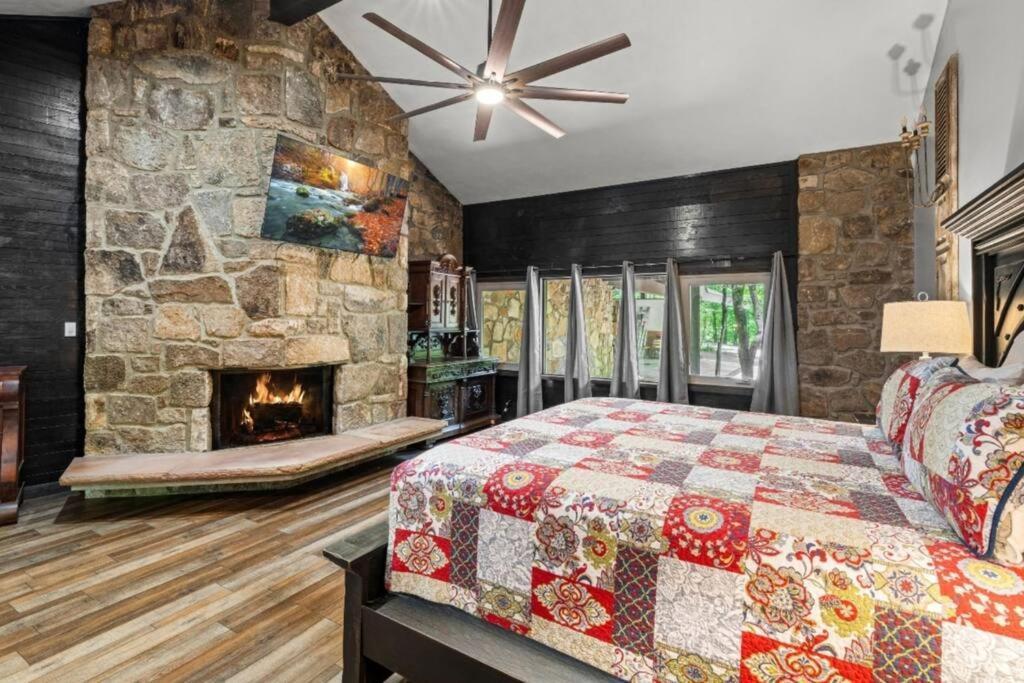 Bourbon Hollow Lodge With Hot Tub And Pool Plus Game Room Only 5 Min To Downtown Gatlinburg Dış mekan fotoğraf