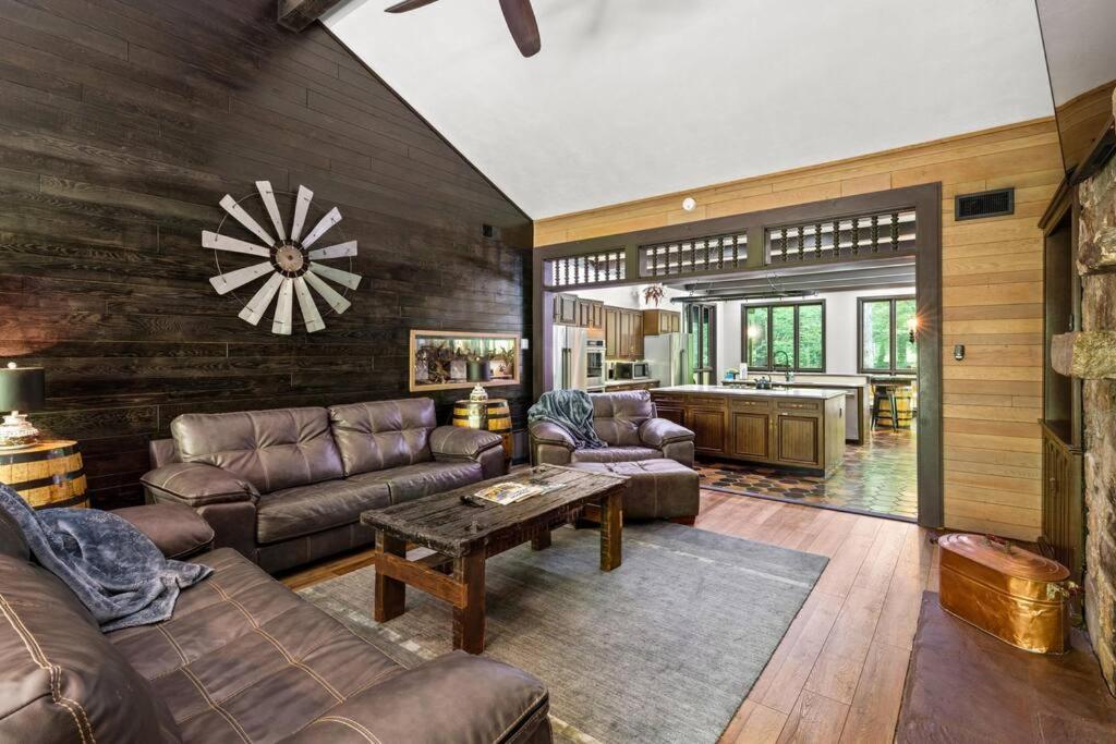 Bourbon Hollow Lodge With Hot Tub And Pool Plus Game Room Only 5 Min To Downtown Gatlinburg Dış mekan fotoğraf