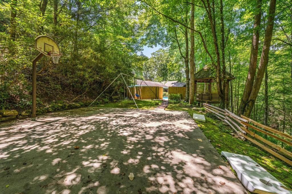 Bourbon Hollow Lodge With Hot Tub And Pool Plus Game Room Only 5 Min To Downtown Gatlinburg Dış mekan fotoğraf
