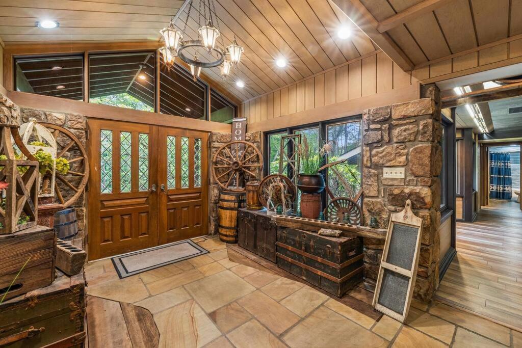 Bourbon Hollow Lodge With Hot Tub And Pool Plus Game Room Only 5 Min To Downtown Gatlinburg Dış mekan fotoğraf