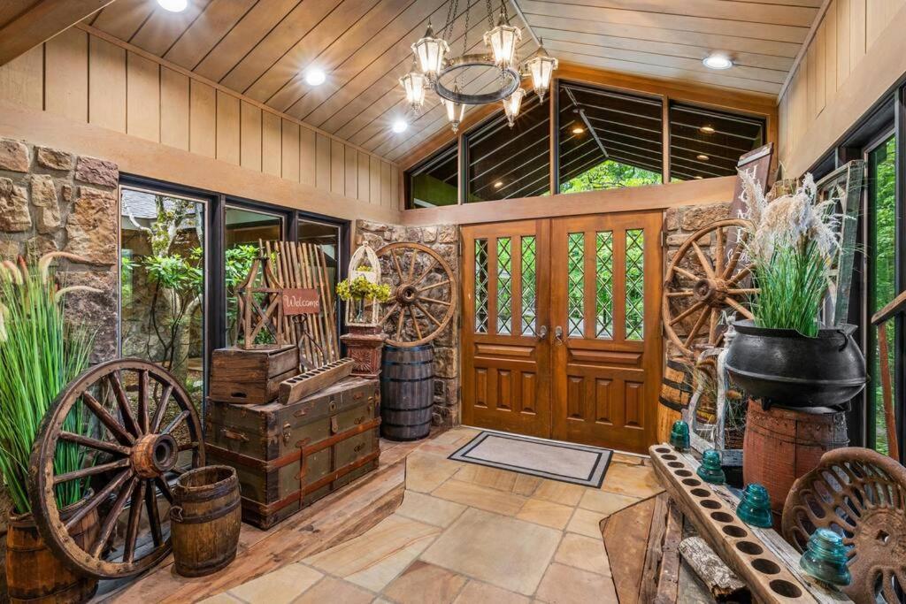 Bourbon Hollow Lodge With Hot Tub And Pool Plus Game Room Only 5 Min To Downtown Gatlinburg Dış mekan fotoğraf