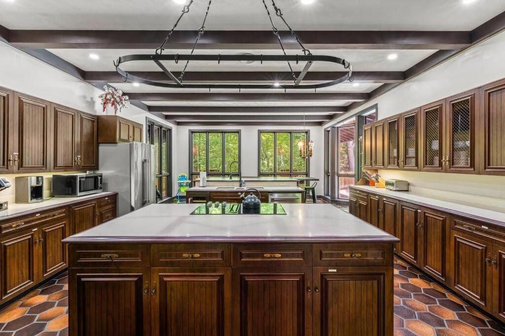 Bourbon Hollow Lodge With Hot Tub And Pool Plus Game Room Only 5 Min To Downtown Gatlinburg Dış mekan fotoğraf