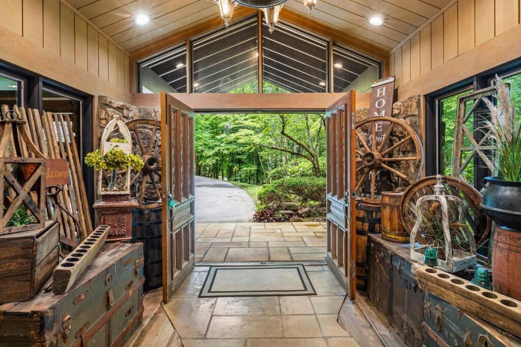 Bourbon Hollow Lodge With Hot Tub And Pool Plus Game Room Only 5 Min To Downtown Gatlinburg Dış mekan fotoğraf