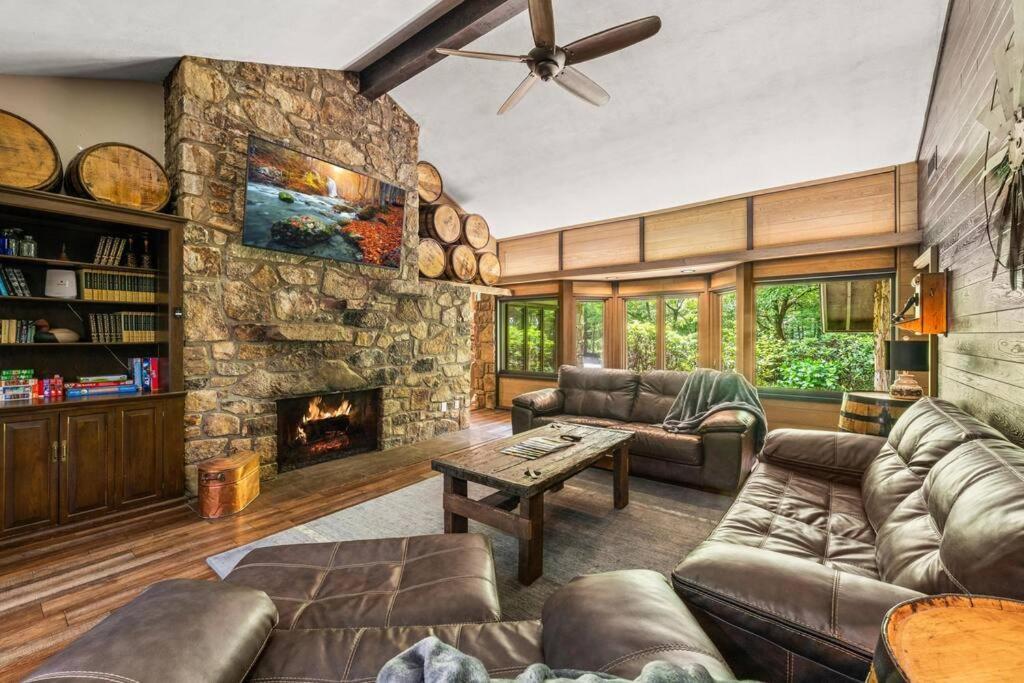 Bourbon Hollow Lodge With Hot Tub And Pool Plus Game Room Only 5 Min To Downtown Gatlinburg Dış mekan fotoğraf
