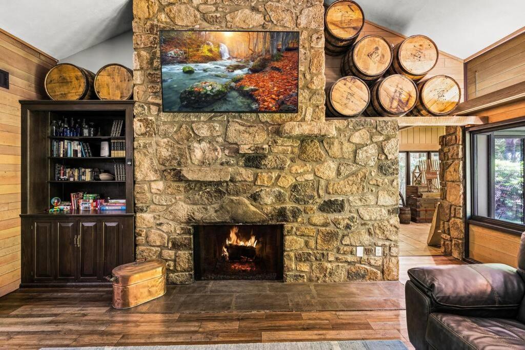 Bourbon Hollow Lodge With Hot Tub And Pool Plus Game Room Only 5 Min To Downtown Gatlinburg Dış mekan fotoğraf