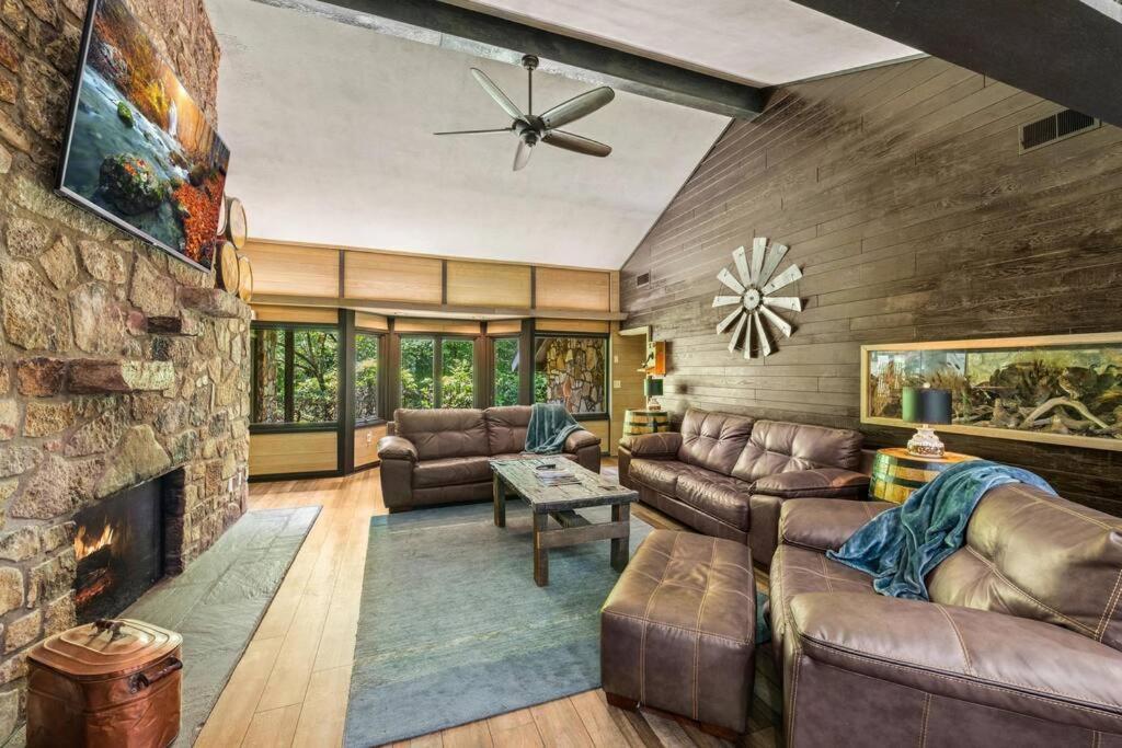 Bourbon Hollow Lodge With Hot Tub And Pool Plus Game Room Only 5 Min To Downtown Gatlinburg Dış mekan fotoğraf