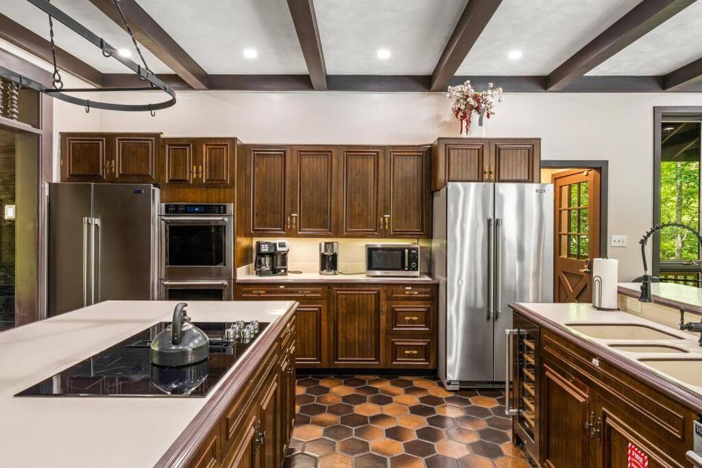 Bourbon Hollow Lodge With Hot Tub And Pool Plus Game Room Only 5 Min To Downtown Gatlinburg Dış mekan fotoğraf