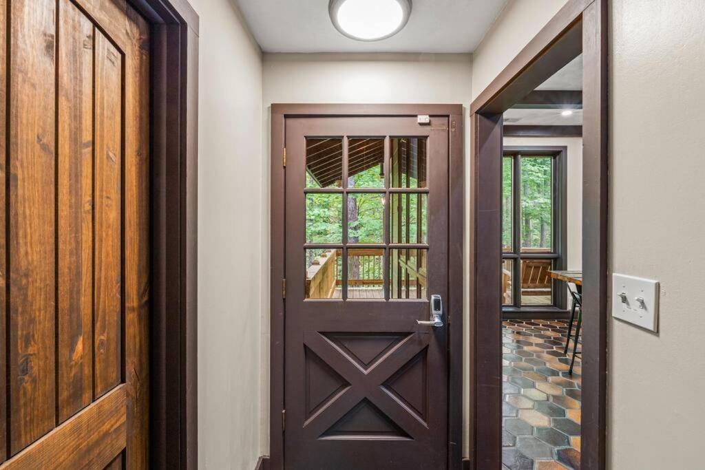 Bourbon Hollow Lodge With Hot Tub And Pool Plus Game Room Only 5 Min To Downtown Gatlinburg Dış mekan fotoğraf