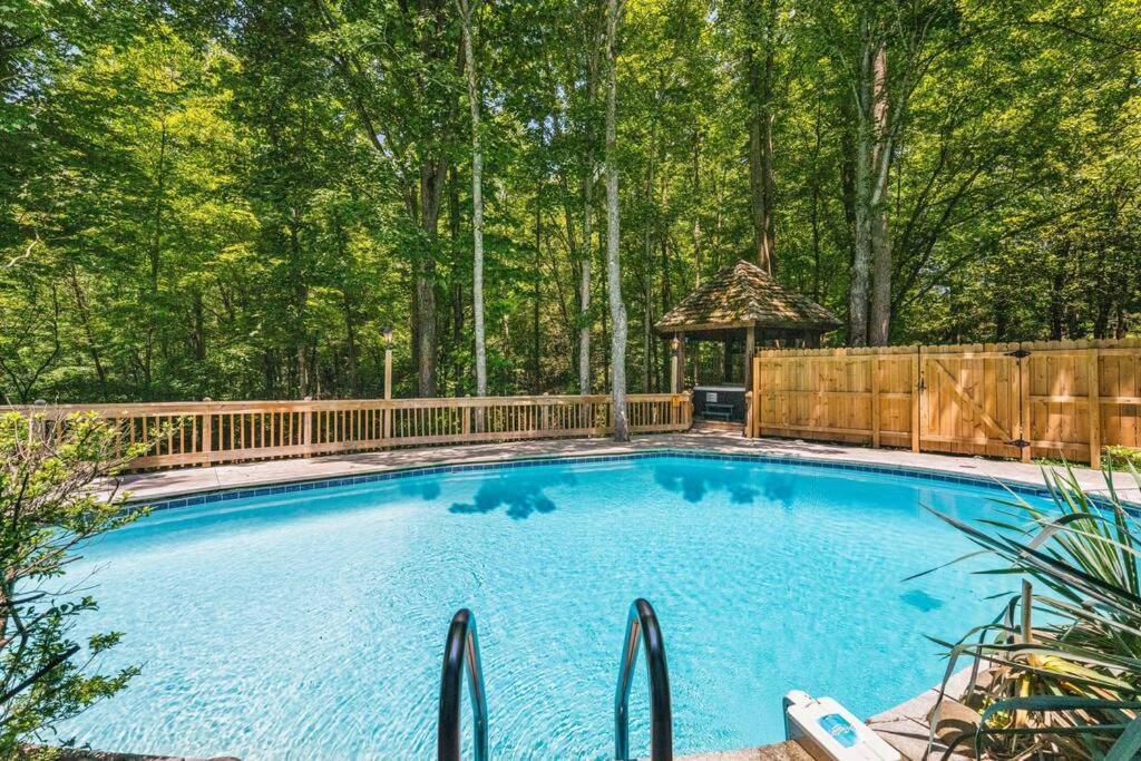 Bourbon Hollow Lodge With Hot Tub And Pool Plus Game Room Only 5 Min To Downtown Gatlinburg Dış mekan fotoğraf