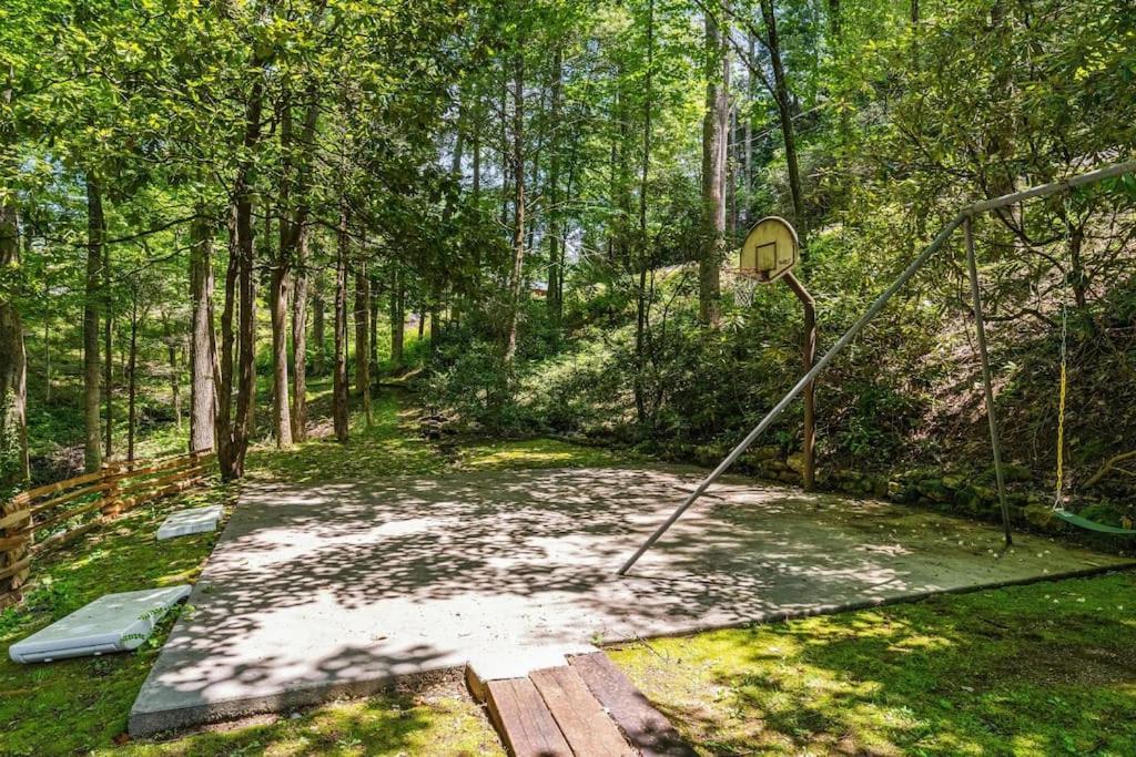 Bourbon Hollow Lodge With Hot Tub And Pool Plus Game Room Only 5 Min To Downtown Gatlinburg Dış mekan fotoğraf