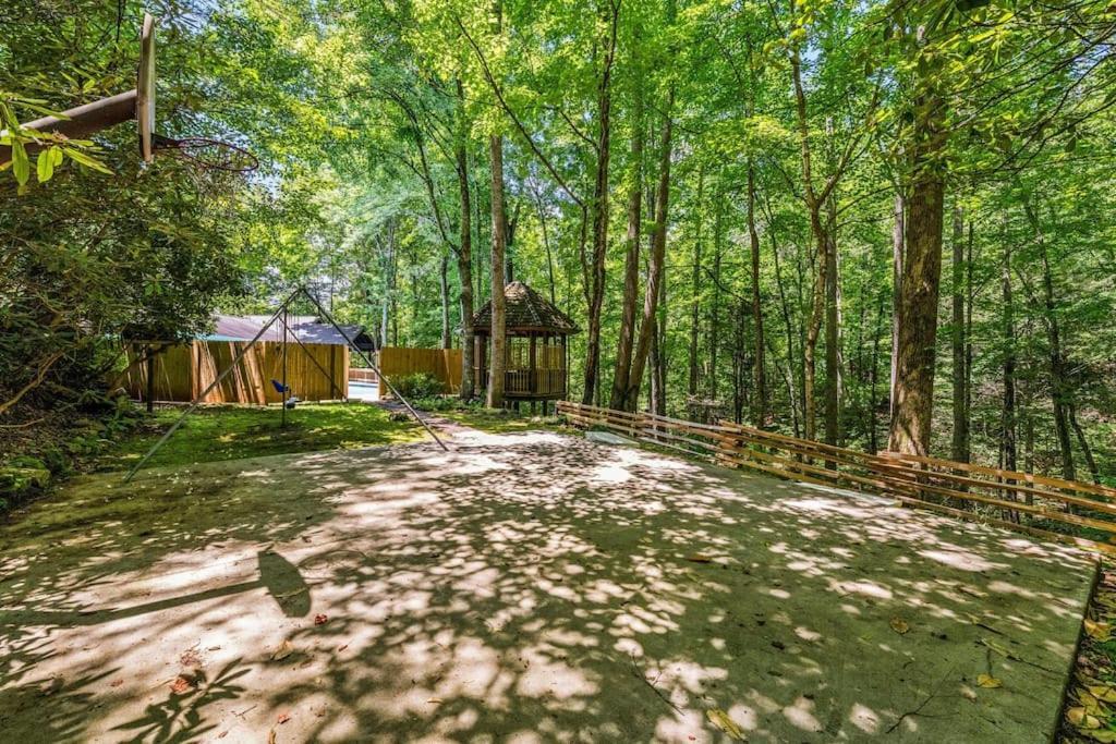 Bourbon Hollow Lodge With Hot Tub And Pool Plus Game Room Only 5 Min To Downtown Gatlinburg Dış mekan fotoğraf