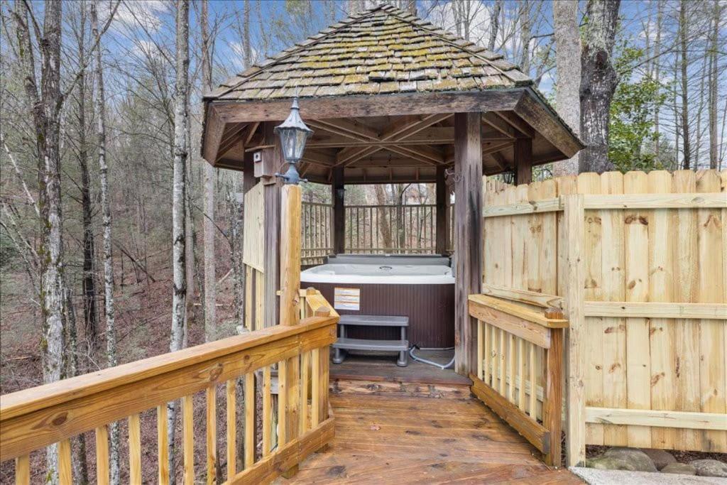 Bourbon Hollow Lodge With Hot Tub And Pool Plus Game Room Only 5 Min To Downtown Gatlinburg Dış mekan fotoğraf