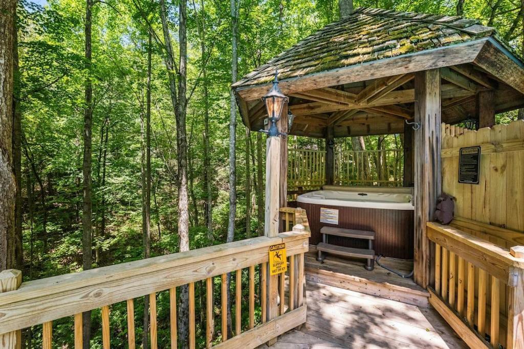 Bourbon Hollow Lodge With Hot Tub And Pool Plus Game Room Only 5 Min To Downtown Gatlinburg Dış mekan fotoğraf